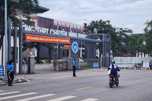 Trường THPT Chuyên Vĩnh Phúc.