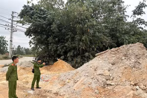 Khu vực Nguyễn Văn Đạt đổ chất thải ra môi trường. Ảnh: Công an tỉnh Phú Thọ