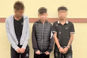 Nhóm Hà Quang Đại, Hà Văn Quyến và Phùng Gia Bảo tại cơ quan Công an. Ảnh: Công an tỉnh Phú Thọ