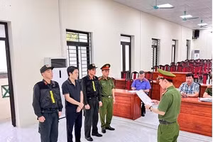 Công an tỉnh Hà Giang đọc Quyết định khởi tố vụ án hình sự, khởi tố bị can đối với Lê Văn Toàn. Ảnh: Công an Hà Giang