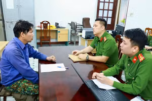 Cơ quan Công an làm việc với Lê Đức Tuyến. Ảnh: Công an tỉnh Tuyên Quang