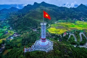 Cột cờ Quốc gia Lũng Cú.