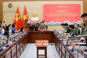 Quang cảnh buổi gặp mặt cung cấp thông tin cho báo chí. Ảnh: TG