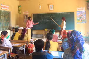 Lớp xóa mù chữ tại xã Đồng Văn, tỉnh Tuyên Quang