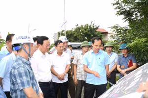 Phó Chủ tịch UBND tỉnh Phú Thọ Quách Tất Liêm kiểm tra thực địa Dự án Đường song song đường sắt Hà Nội - Lào Cai.