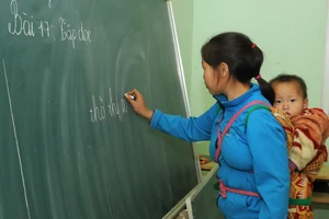 Xóa mù chữ, phổ cập giáo dục là nền tảng cho mục tiêu xây dựng xã hội học tập.