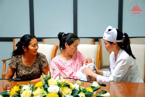 Em bé đầu tiên ra đời bằng phương pháp IVF được thực hiện hoàn toàn tại Trung tâm Hỗ trợ sinh sản, Bệnh viện Sản - Nhi tỉnh Vĩnh Phúc.