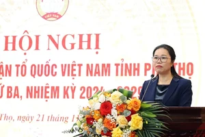 Bà Bùi Thị Minh – Phó Bí thư Tỉnh uỷ, Chủ tịch Uỷ ban MTTQ Việt Nam tỉnh Phú Thọ.