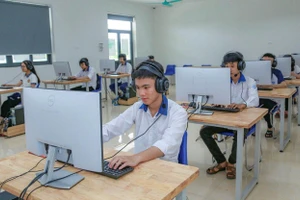 Giờ học tiếng Anh của học sinh Trường THPT Sông Lô.