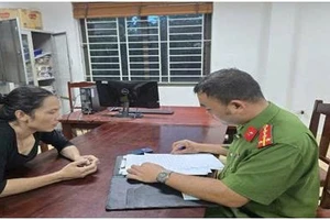  Công an làm việc với Lê Thị Ngọc Hiền. Ảnh: Công an tỉnh Phú Thọ