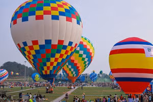 Lễ hội khinh khí cầu lần đầu tiên được tổ chức tại Vĩnh Phúc. Ảnh: Khánh Linh - Trà Hương