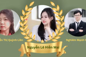 3 thủ khoa được UBND tỉnh Phú Thọ tặng bằng khen. Ảnh: Huyền Trang