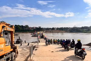 Cầu phao Phong Châu sẽ hoạt động lại từ 11h30 ngày 23/7.