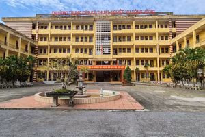 Trường Trung cấp Kỹ thuật - Nghiệp vụ Sông Hồng.