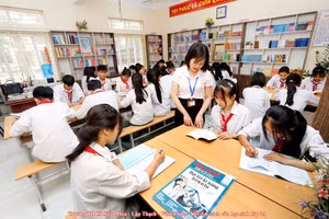 Cô Hà Thị Hậu, cán bộ thư viện Trường THCS Xuân Hòa, huyện Lập Thạch là 1 trong 15 cá nhân tiêu biểu nhận Giải thưởng Phát triển văn hóa đọc cấp Bộ.