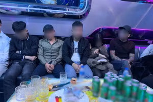 Qua test nhanh, Công an xác định có 6 trường hợp dương tính với chất ma túy. Ảnh: Công an tỉnh Phú Thọ