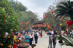 Khu Di tích lịch sử Đền Hùng đón hàng vạn khách du lịch dịp đầu năm mới.