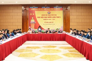 Quang cảnh phiên thảo luận tại Tổ thảo luận số 1, Đại hội đại biểu Đảng bộ tỉnh Phú Thọ lần thứ I.