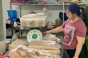Công an phát hiện, thu giữ sản phẩm hàng hoá vi phạm. Ảnh: Công an tỉnh Tuyên Quang