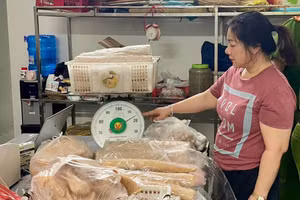 Công an phát hiện, thu giữ sản phẩm hàng hoá vi phạm. Ảnh: Công an tỉnh Tuyên Quang