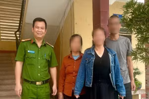 Chị N.T.K.D đoàn tụ với gia đình sau hơn 30 năm xa cách. Ảnh: Công an PT