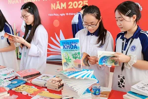 Học sinh Trường THPT Chuyên Vĩnh Phúc tham gia Ngày Sách và Văn hóa đọc Việt Nam 2025.