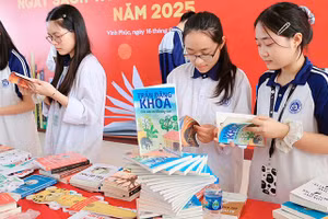 Học sinh Trường THPT Chuyên Vĩnh Phúc tham gia Ngày Sách và Văn hóa đọc Việt Nam 2025.