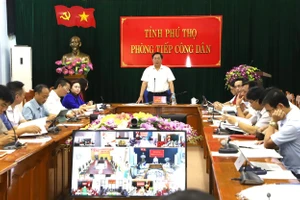 Chủ tịch UBND tỉnh Phú Thọ Trần Duy Đông chỉ đạo xử lý vụ việc tại chợ trung tâm xã Lương Sơn.