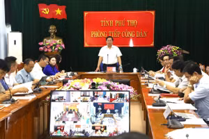 Chủ tịch UBND tỉnh Phú Thọ Trần Duy Đông chỉ đạo xử lý vụ việc tại chợ trung tâm xã Lương Sơn.