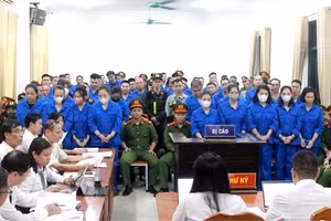 Quang cảnh phiên tòa.