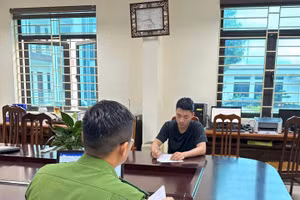 Cù Thành Luân tại cơ quan Công an. Ảnh: Công an huyện Sơn Dương.