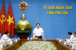 Chủ tịch UBND tỉnh Phú Thọ Trần Duy Đông chủ trì hội nghị giao ban giữa Chủ tịch, các Phó Chủ tịch UBND tỉnh.