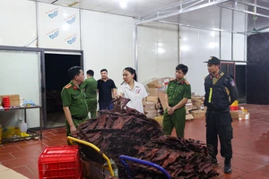 Công an tỉnh Phú Thọ phá đường dây “hô biến” thịt trâu đông lạnh Ấn Độ thành thịt trâu gác bếp vào tháng 8/2025.