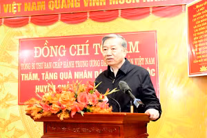 Tổng Bí thư Tô Lâm phát biểu tại buổi trao tặng quà Nhân dân các dân tộc huyện Quản Bạ.