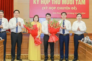 Ông Nguyễn Khắc Hiếu và bà Phùng Thị Kim Nga làm Phó Chủ tịch UBND tỉnh Vĩnh Phúc.