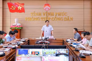 Ông Trần Duy Đông tiếp công dân khi còn là Chủ tịch UBND tỉnh Vĩnh Phúc (cũ).