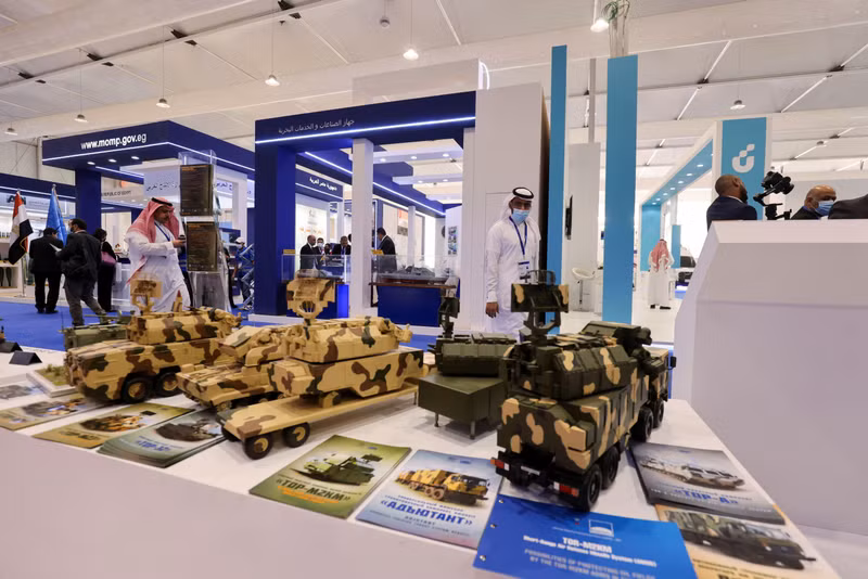 Theo báo chí Nga, các nước châu Phi có kế hoạch ký kết hợp đồng vũ khí với Rosoboronexport trị giá hơn 5 tỷ USD. Quá trình thủ tục giấy tờ sẽ diễn ra tại Triển lãm công nghiệp quốc phòng quốc tế EDEX 2023 ở Ai Cập. Các nước châu Phi sẽ mua vũ khí Nga trị giá hơn 5,2 tỷ USD