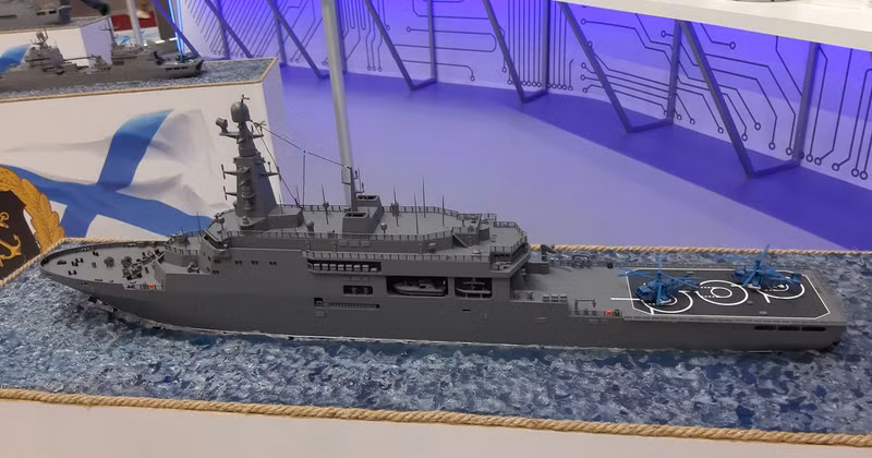 Như vậy nhà chứa máy bay và sàn đáp được mở rộng của tàu đổ bộ Vladimir Andreev, dự kiến bàn giao cho Hải quân Nga vào năm 2024 có khả năng tiếp nhận chuyến bay tối đa 4 trực thăng tấn công Ka-52M hoặc 5 trực thăng chống ngầm Ka-27. Tàu đổ bộ mới nhất là 'căn cứ' của trực thăng Ka-52M