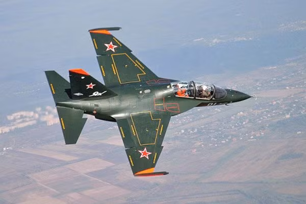 Bàn giao loạt máy bay Yak-130 mới giữa tình hình nóng