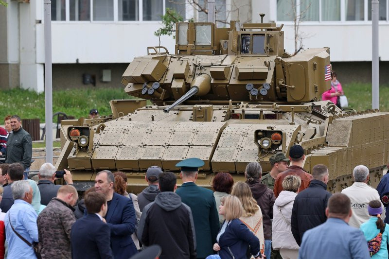 Cối tự hành hàng hiếm 2S34 Hosta hạ gục M2 Bradley