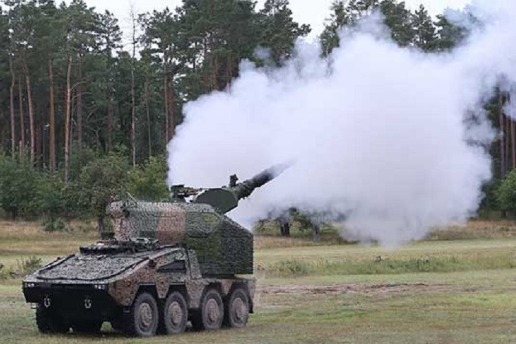 Cần nhắc lại, Tập đoàn KNDS hiện đang chuẩn bị giao pháo tự hành bánh lốp 155 mm RCH 155 cho AFU. Ukraine đã trở thành quốc gia đầu tiên nhận được hệ thống pháo binh mới nhất này. Hàng loạt pháo tự hành RCH 155 tối tân chuẩn bị tham chiến