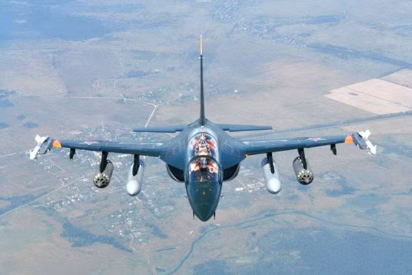 Bàn giao loạt máy bay Yak-130 mới giữa tình hình nóng