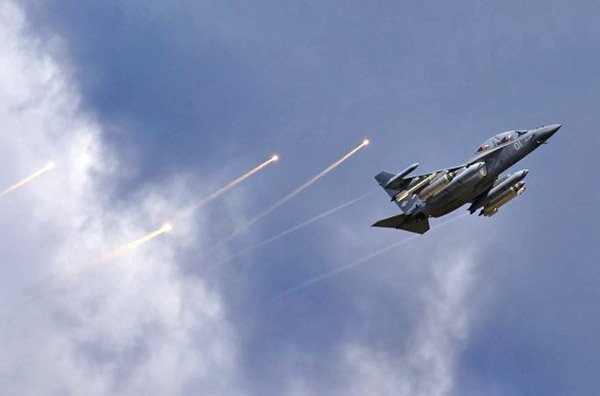 Bàn giao loạt máy bay Yak-130 mới giữa tình hình nóng