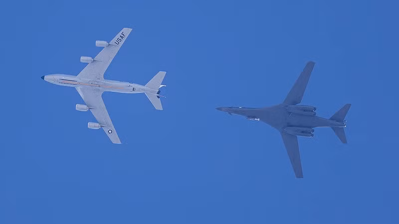 Loại bom hàng không nói trên được thiết kế để tiêu diệt các mục tiêu kiên cố dưới lòng đất, khiến nó trở thành vũ khí hiệu quả để tấn công boongke, hầm ngầm và nhiều đối tượng có giá trị của đối phương. Oanh tạc cơ B-1B Lancer lần đầu tiên được nhìn thấy mang bom xuyên GBU-72/B