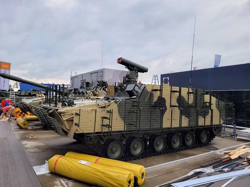 Thiết giáp lội nước BT-3F chuẩn bị tham chiến