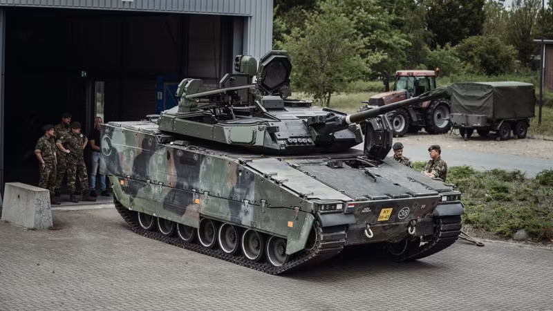 Đồng thời, ngay cả phiên bản trước đó của CV9035NL Mk III cũng khác về chất so với CV9040 mà Ukraine đang vận hành. Biến thể này cũng mới hơn, phần lớn được sản xuất vào năm 2007 - 2010. Bản CV90 mạnh nhất trong gói viện trợ 680 triệu USD từ Thụy Điển