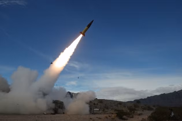 Mỹ nỗ lực cung cấp cho Kyiv tên lửa ATACMS mới có 'tầm bắn xa hơn'