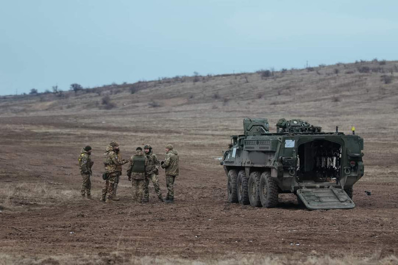 Lính dù Lviv trình làng xe bọc thép chở quân Stryker