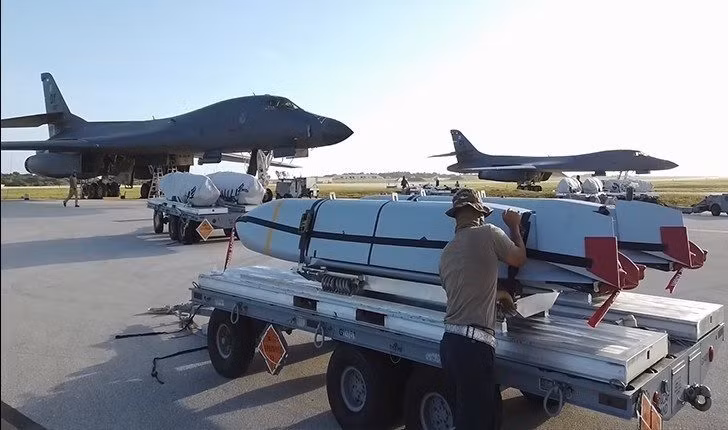 Tiêm kích F-16 Ukraine sẽ có tên lửa tàng hình AGM-158 JASSM cực mạnh