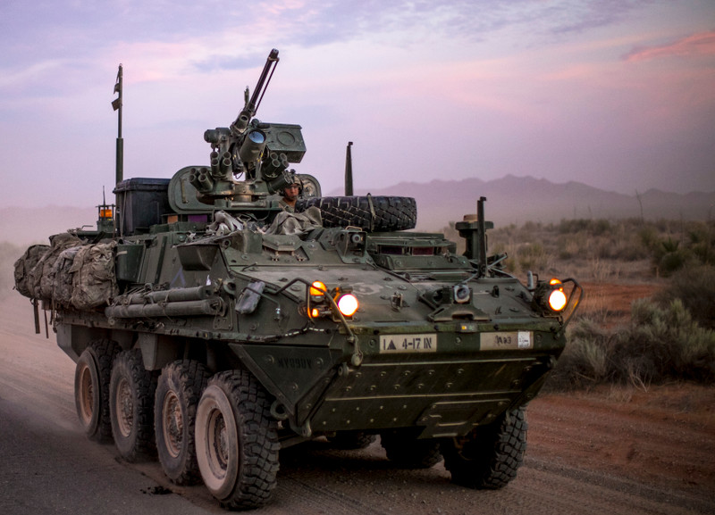 Lính dù Lviv trình làng xe bọc thép chở quân Stryker